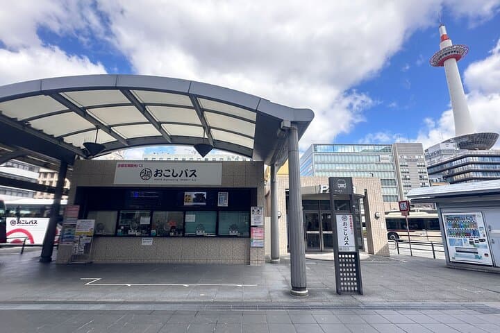 Kyoto Bus Tour: Arashiyama, Kinkaku-ji, Fushimiinari Shrine