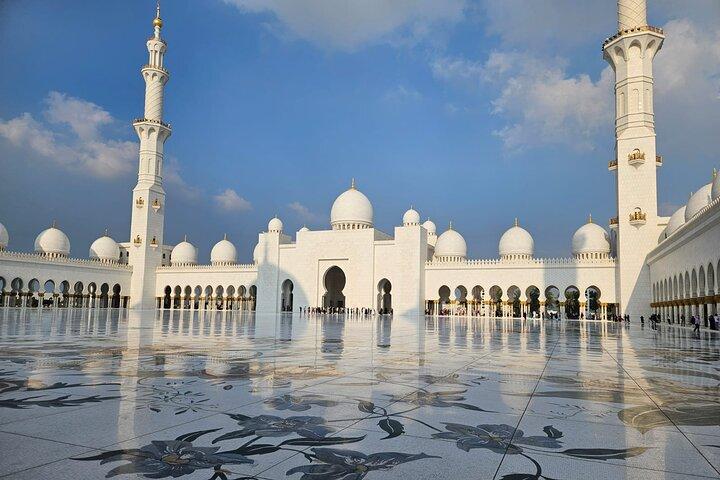 Discover Abu Dhabi: Private City Tour with Mosque & Louvre Entry