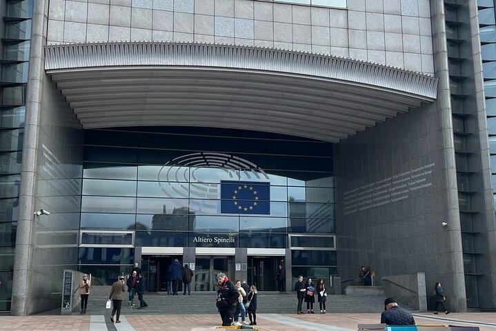 Brussels Self-Guided City Walking Tour & Scavenger Hunt
