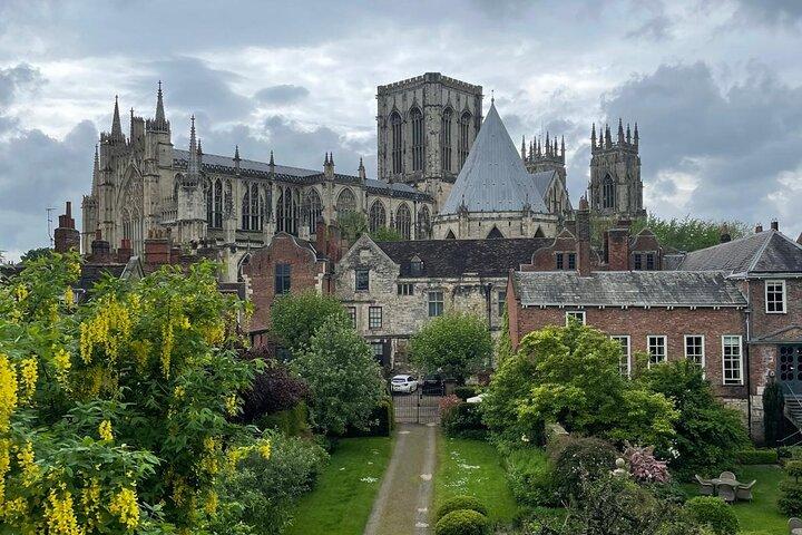 History and Hauntings Self Guided Walking Tour in York with App