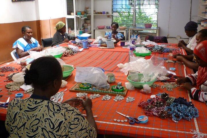 African Jewelry and Crafts Shopping Tour