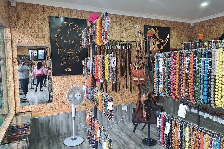 African Jewelry and Crafts Shopping Tour