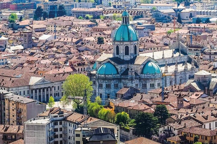 Como Walking Tour with Audio and Written Guide by a Local