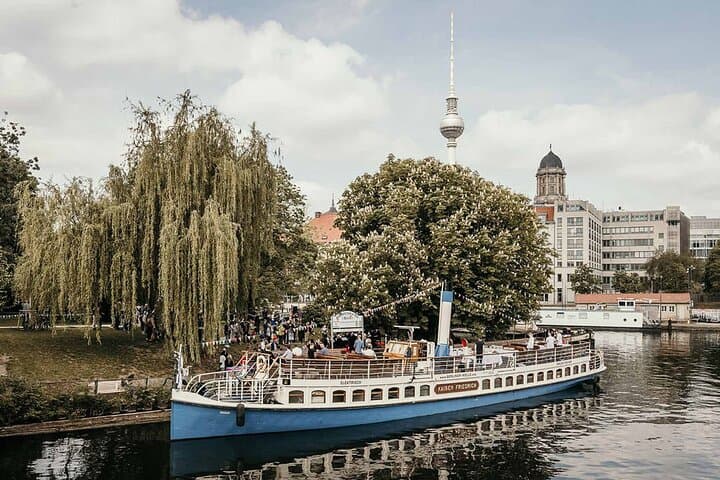 1-hour Sightseeing Boat Cruise Through Historic City Center