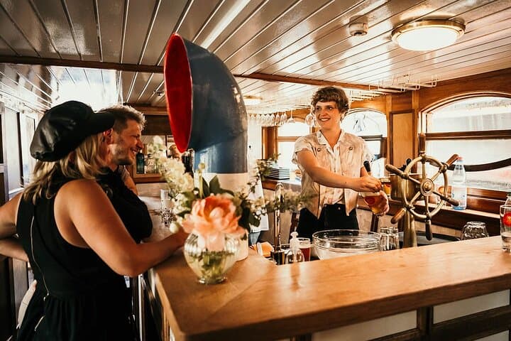 1-hour Sightseeing Boat Cruise Through Historic City Center