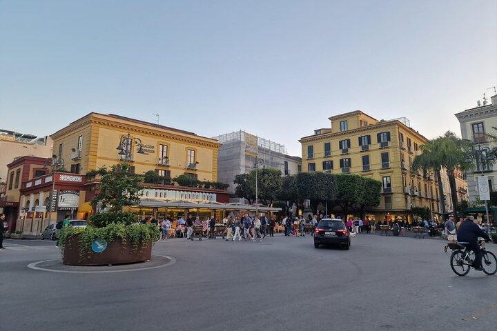 Sorrento Stress-Free Food and Walking Tour with a Local Guide