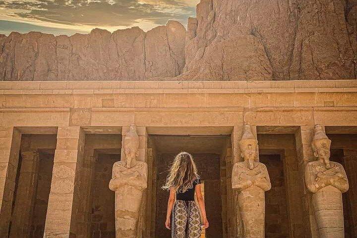 Private Luxor Day Tour including Kings And artisans Valley trip
