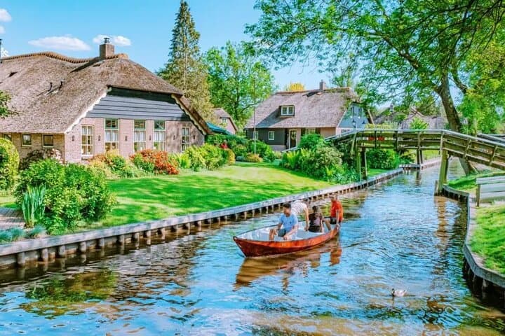 Zaanse Schans Giethoorn Private Tour from Amsterdam Canal Cruise