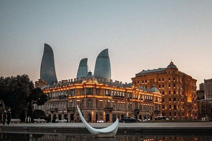 Baku City Sights Guided Night Walking Tour with Funicular