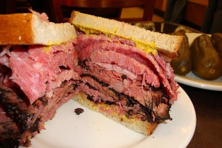 Eat 4 New York Foods and See 30 Sights Walking Tour
