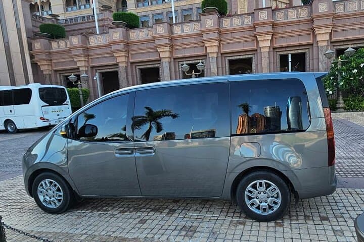 Dubai: Hire Private Vehicle with Driver for Full Day