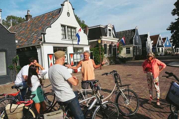 Urban Adventures Amsterdam Bike Tour, Graffiti and Magnet Fishing