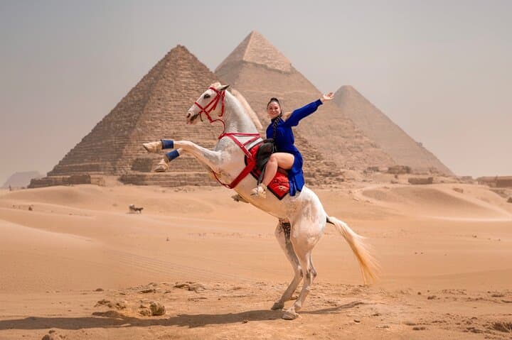 Giza Pyramids Photoshoot & tour with Jumping Horse, Camel, Sphinx