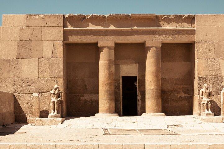 Layover Tour To Giza Pyramids and Sphinx