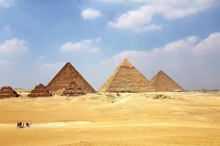 Layover Tour To Giza Pyramids and Sphinx