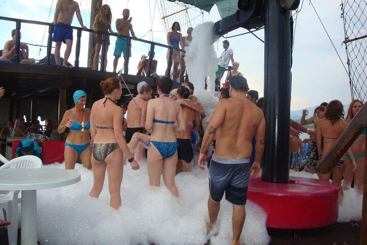 Mega Star Yacht Tour with Lunch, Foam Party & Transfer From Belek