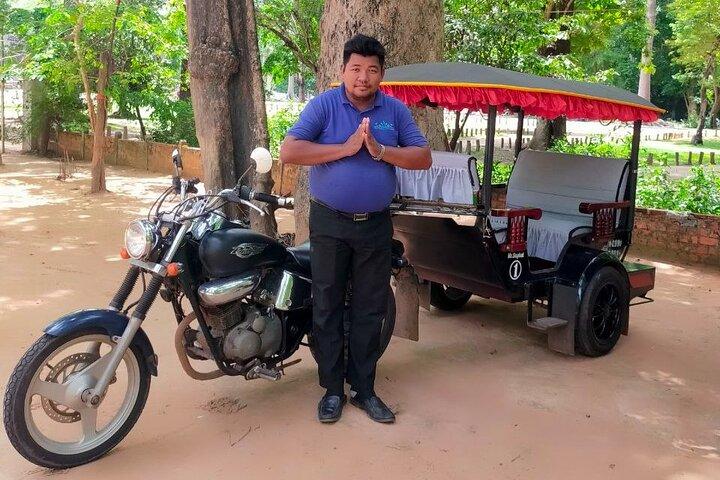 Apsara Dance Show with Dinner by Tuk-Tuk Roundtrip Transfer