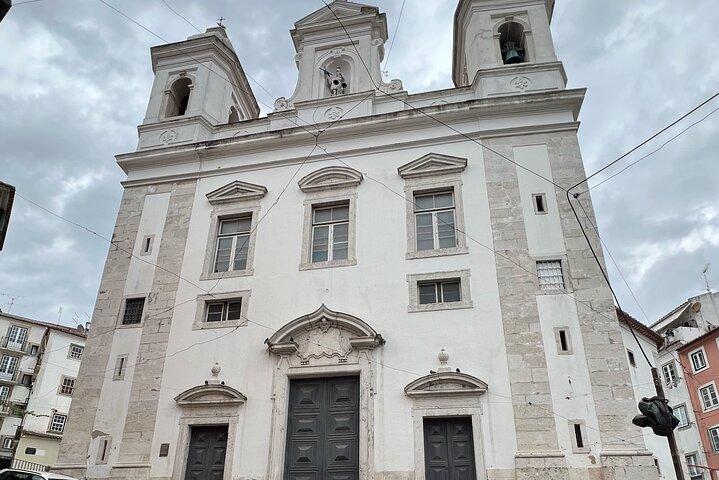 Lisbon Alfama Self-Guided City Walking Tour & Scavenger Hunt