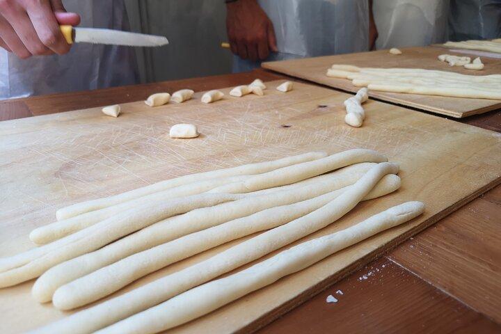 Lecce cooking class: Orecchiette & Vino