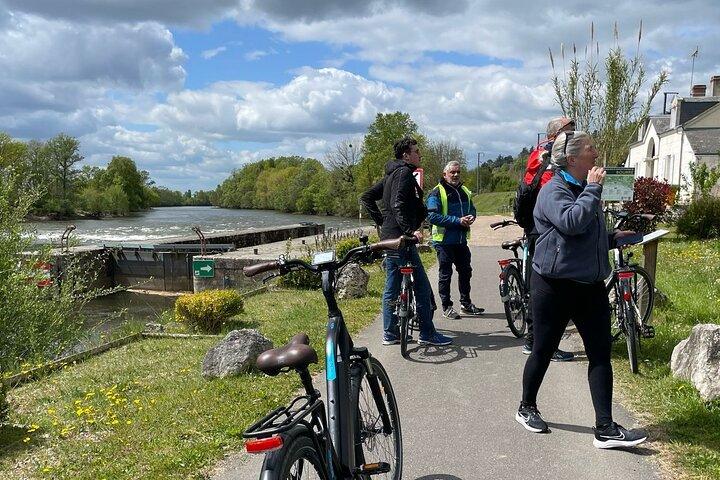 The Royal Escape: E-Bike & Gourmet Picnic at Chenonceau.