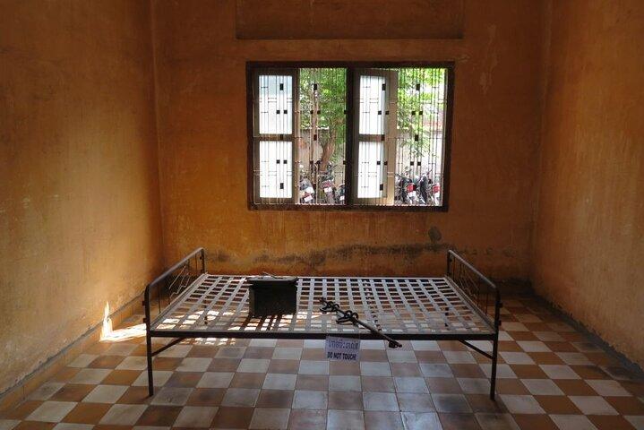Killing Fields and Prison S21 Bus Tour
