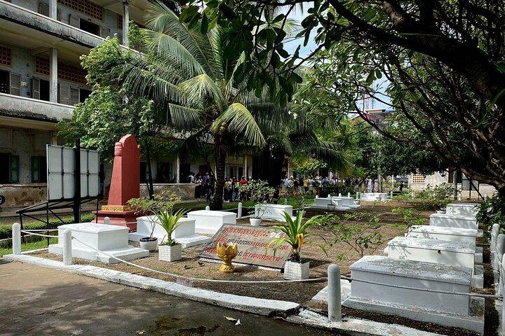 Killing Fields and Prison S21 Bus Tour