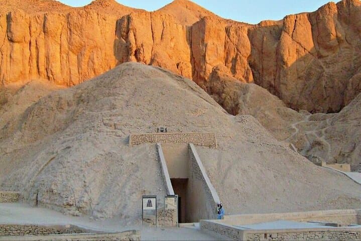 Special Luxor Day Tour West Bank 1 & 2 and Queens, Kings Valley