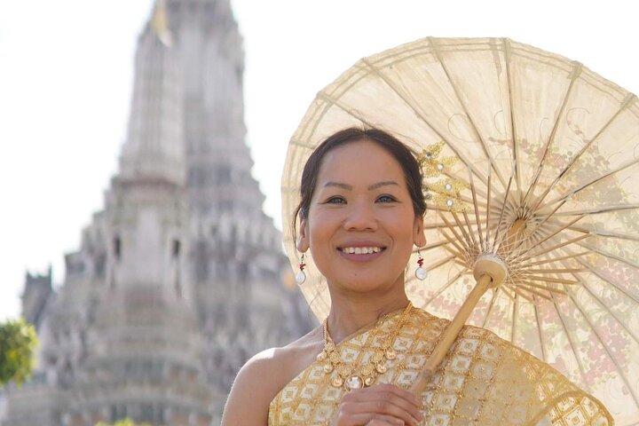 Private Thai Costume Rental & Hairstyling at Wat Arun