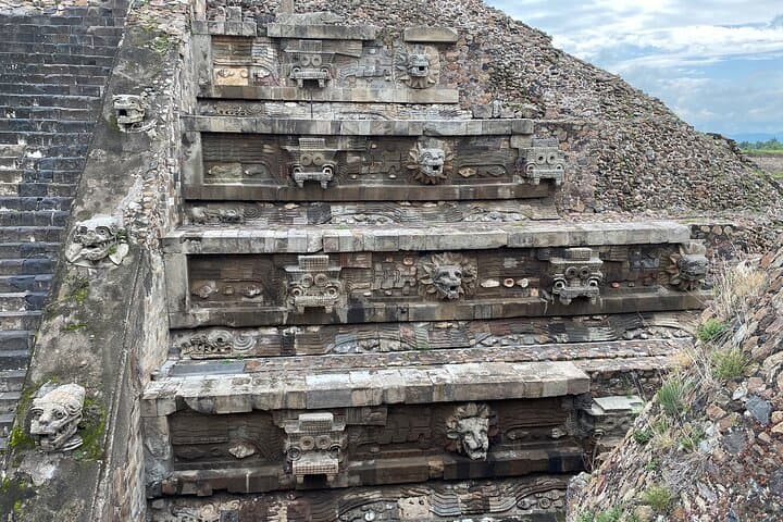 Private Tour with Archaeologist and VR Experience at Teotihuacan
