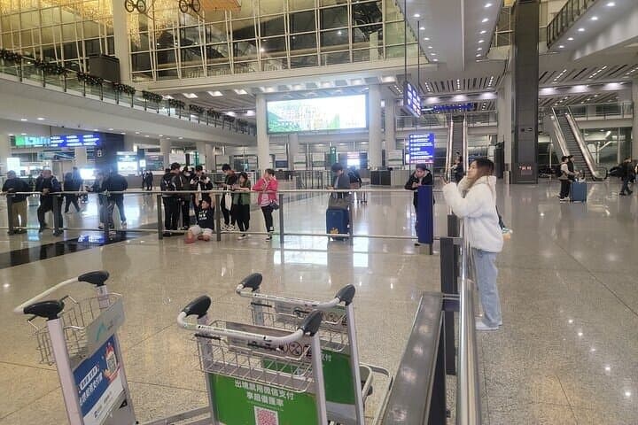 A Premium Airport Transfer Service Hong Kong with Mercedes Benz