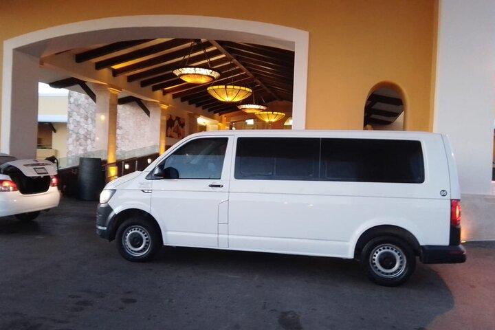 Private Transfer from Cancun Airport to Cancun Hotels 1-7 People
