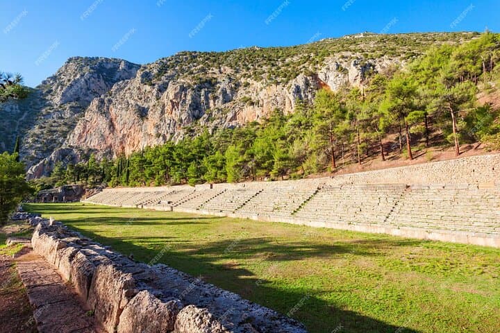 Mercedes Private Tour to Delphi and Arachova