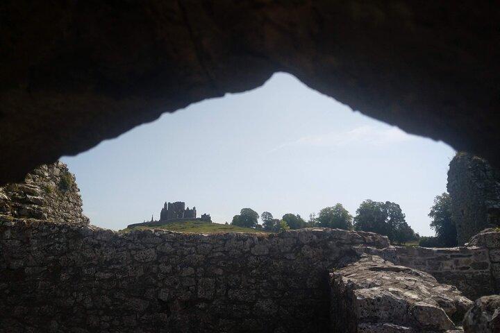 Private Tour: Discover Rock of Cashel & Cahir Castle from Cork