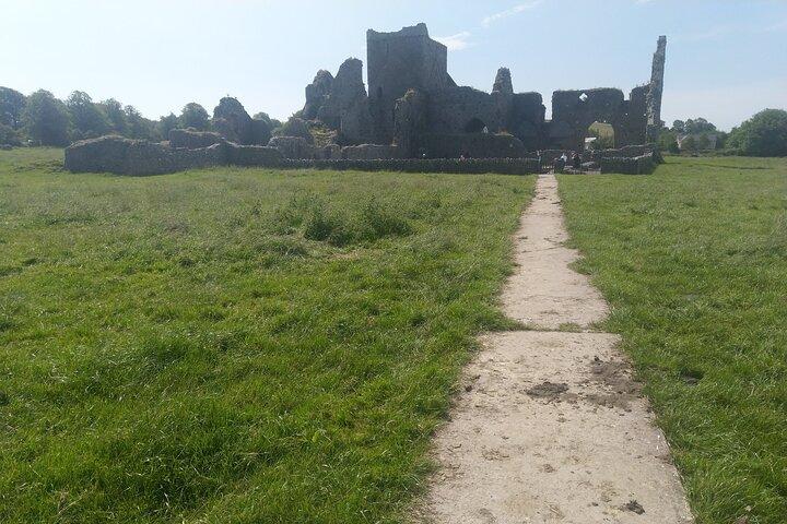 Private Tour: Discover Rock of Cashel & Cahir Castle from Cork