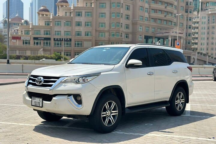 Dubai: Hire Private Vehicle with Driver for Full Day
