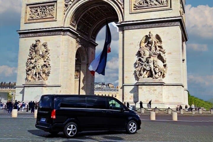 Full Day Private Tour of Paris in a Van with photoshoot included