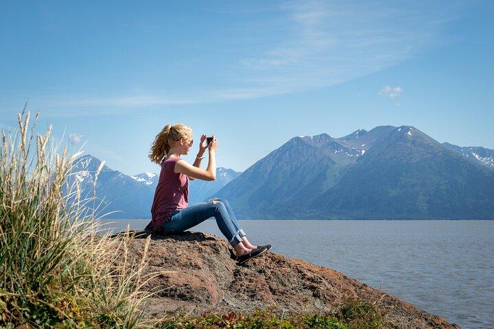 Scenic Tour to Wildlife Center from Anchorage