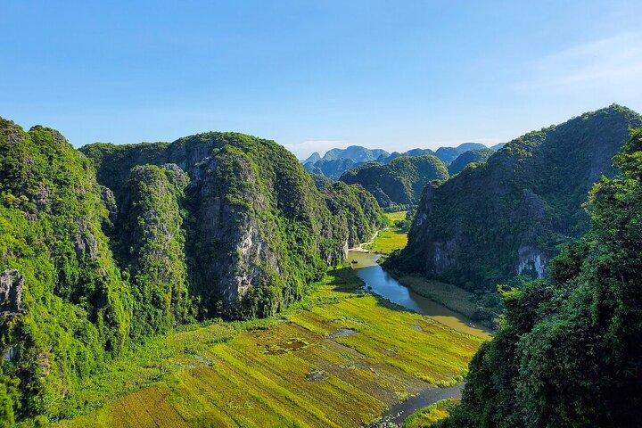 From Hanoi: Private Day Trip to Trang An & Mua Caves