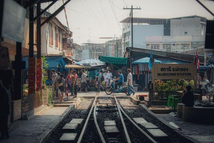 Private Tour to Maeklong Train Market and Floating Market
