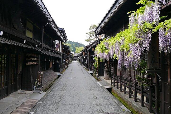Shirakawago & Hida Takayama One Day Bus Tour from Nagoya