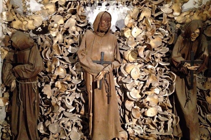 Rome: Catacombs for Kids Private Family Tour with Capuchins Crypt