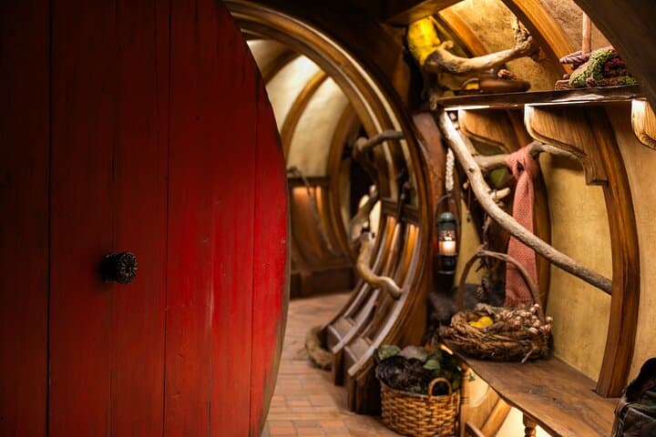 Small-Group Hobbiton and Waitomo Day Tour with Lunch from Auckland
