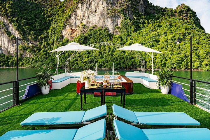 Halong Bay 5 Star Day Trip: Transfer, Buffet, Kayak and Jacuzzi