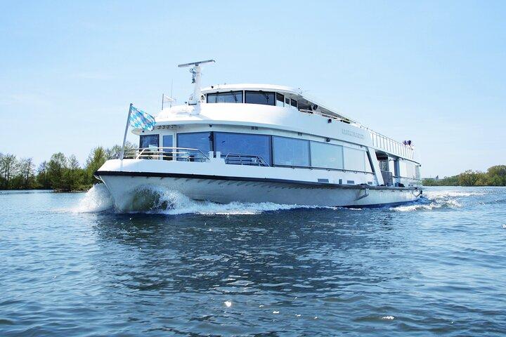 Walhalla tour by boat in Regensburg