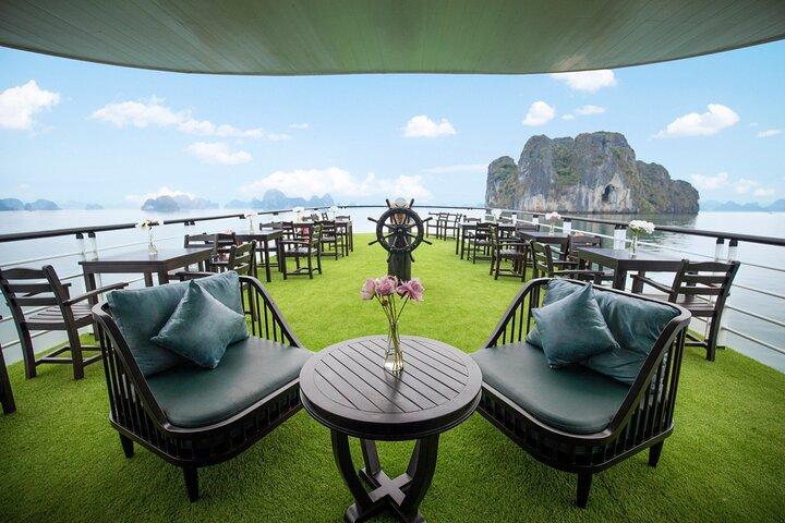 Discover Bai Tu Long Bay with La Muse Day Cruise