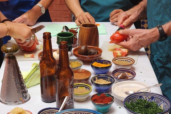 Cooking class with a Moroccan family