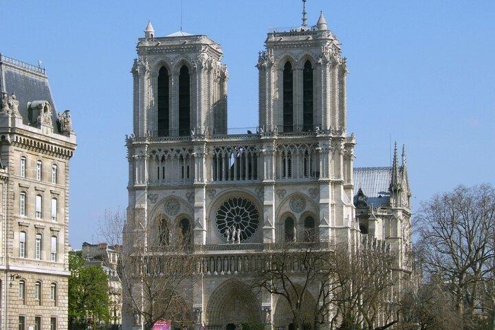 Notre Dame Paris Outdoor Tour with Crypt Entry