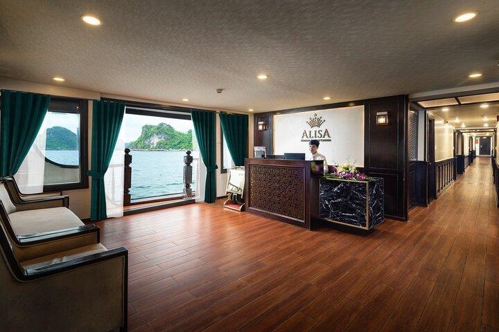 From Hanoi: 2-Day Luxury Ha Long Bay Cruise with Private Balcony