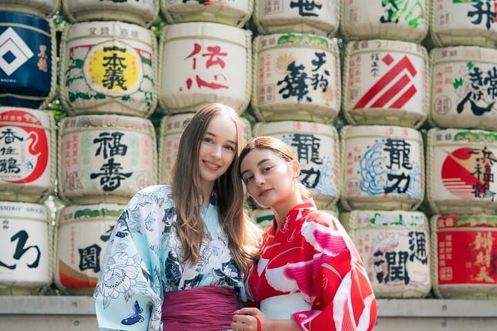 Tokyo, Shibuya: Meiji Shrine Tour in KIMONO / English-friendly