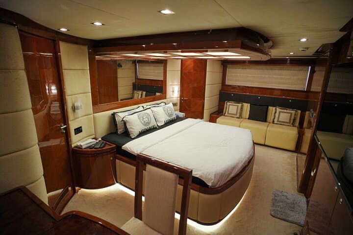 88 Feet Luxury Private Guided Yacht Tour in Dubai